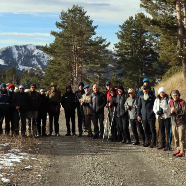 'Öğretmenler Günü' için doğada 20 kilometre yürüdüler