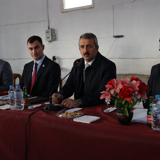 Edirne Valisi Sezer muhtarlarla bir araya geldi