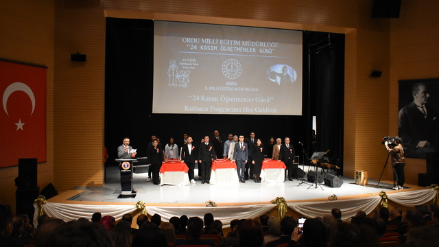 Ordu'da 24 Kasım Öğretmenler Günü kutlandı
