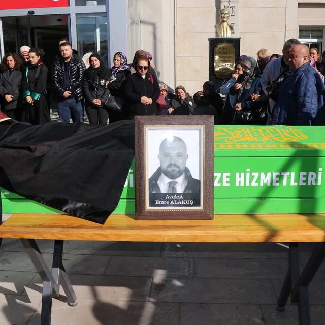 Niğde'de trafik kazasında ölen avukatın cenazesi defnedildi