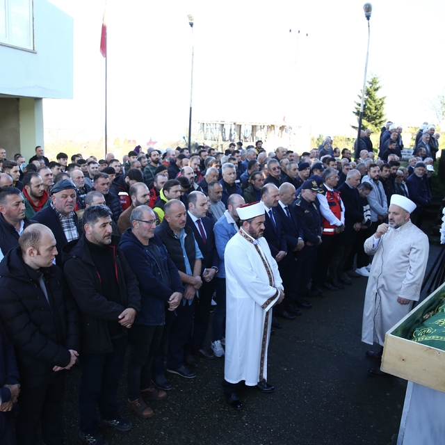Siirt'te maden ocağındaki göçükte hayatını kaybeden Çalık'ın cenazesi defne...