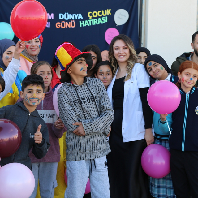 Iğdır'da üniversiteli gönüllüler öğrencileri etkinliklerle eğlendirdi