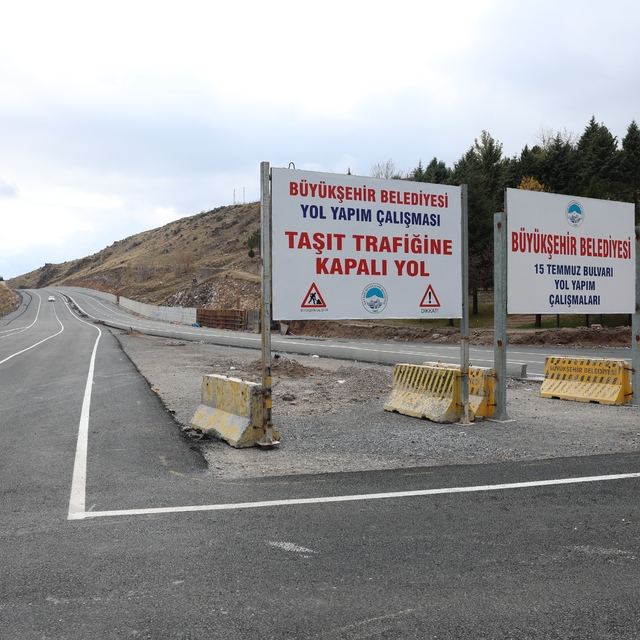 Büyükkılıç, asfalt serim çalışmaları tamamlanan yolda incelemede bulundu