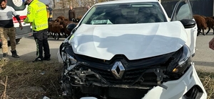 'Öğretmenler Günü' programına giden 2 öğretmen, kazada yaralandı