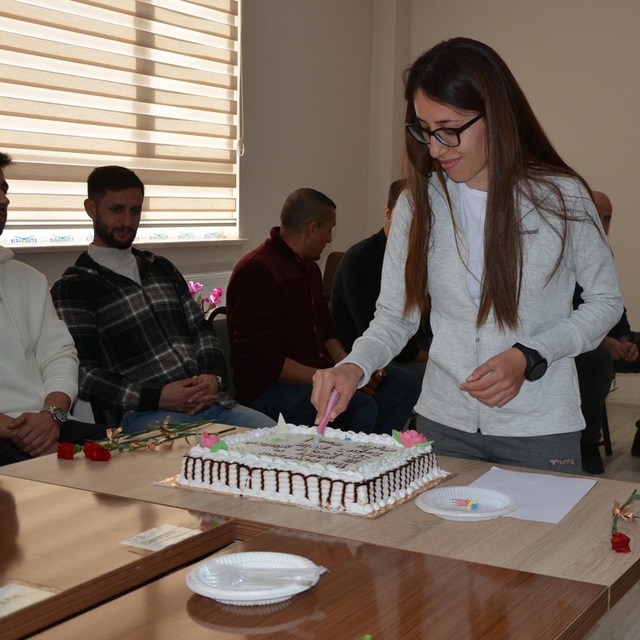 24 Kasım'da, Rabia öğretmene doğum günü sürprizi