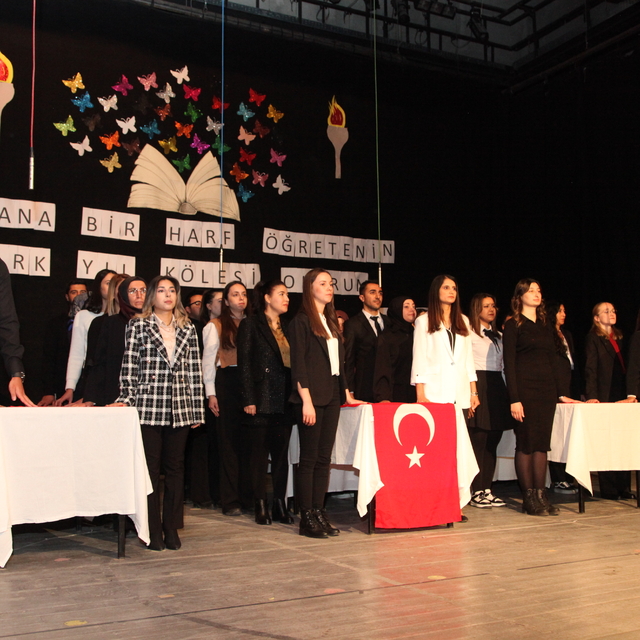Ahlat'ta 24 Kasım Öğretmenler Günü kutlandı
