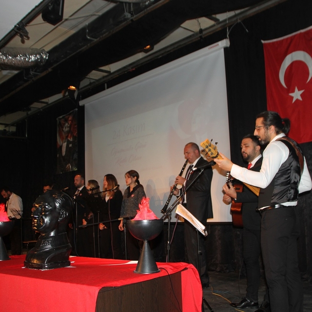 Malazgirt'te 24 Kasım Öğretmenler Günü törenle kutlandı