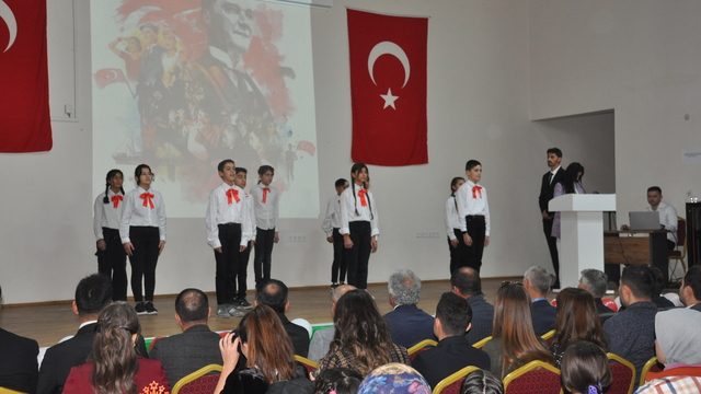Bulanık'ta 24 Kasım Öğretmenler Günü törenle kutlandı