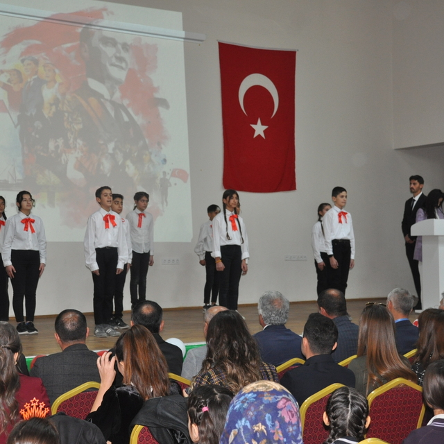 Bulanık'ta 24 Kasım Öğretmenler Günü törenle kutlandı