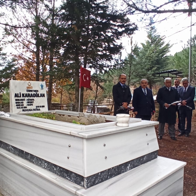 İLKSAN, 24 Kasım Öğretmenler Günü'nde Kütahyalı şehit öğretmenleri andı