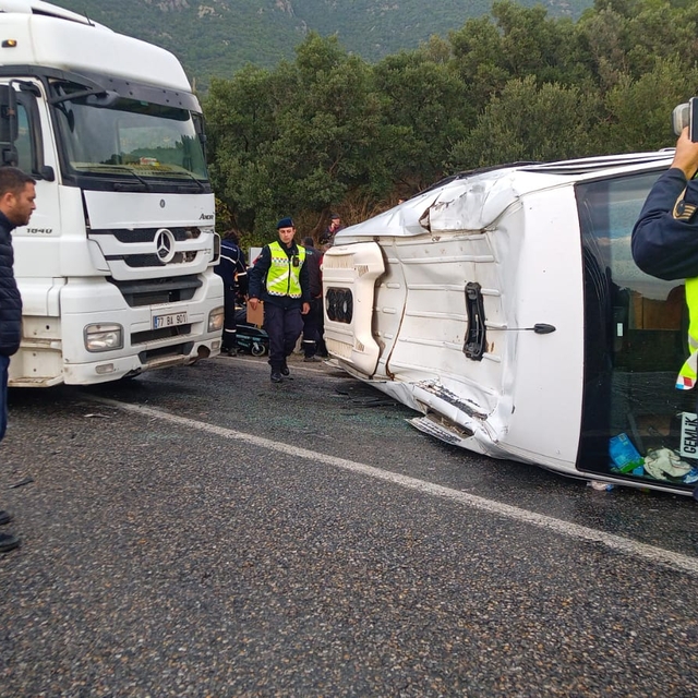 Yalova'da zincirleme trafik kazasında biri ağır 4 kişi yaralandı