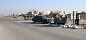 Hatay'da otomobil ile tarım aracının çarpıştığı kazada 4 kişi yaralandı