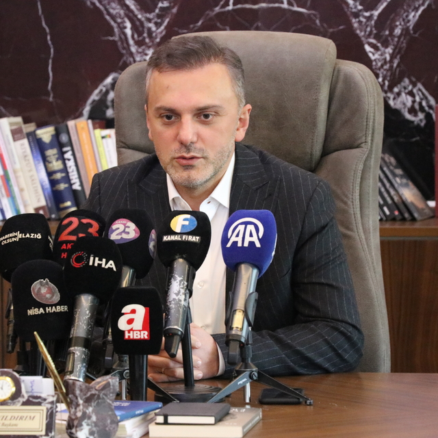 AK Parti Genel Başkan Yardımcısı Kandemir, Elazığ'da partililerle bir araya...