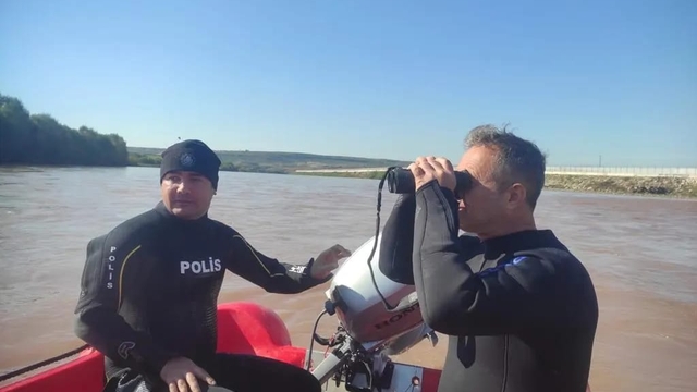 Şırnak'ta kaybolan genç için Dicle Nehri'ndeki arama çalışmaları devam ediyor
