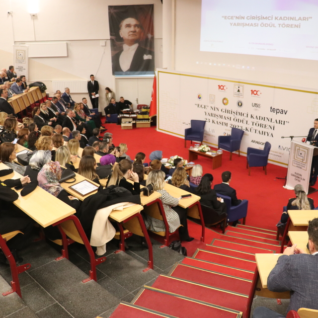"Ege'nin Girişimci Kadınları Yarışması"nın ödül töreni Kütahya'da yapıldı
