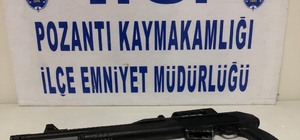 Pozantı'da aracında ruhsatsız av tüfeği bulunan kişi gözaltına alındı