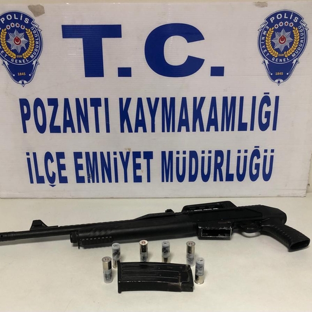 Pozantı'da aracında ruhsatsız av tüfeği bulunan kişi gözaltına alındı
