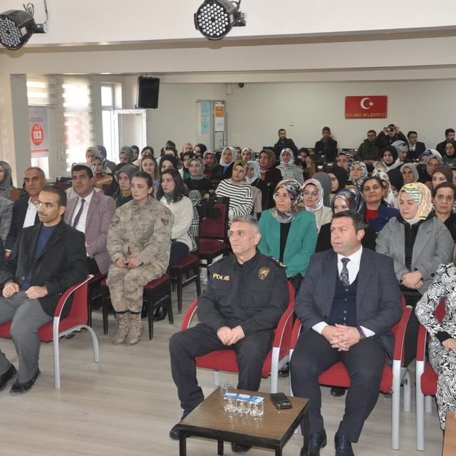 Bulanık'ta kadına şiddet ile mücadele paneli