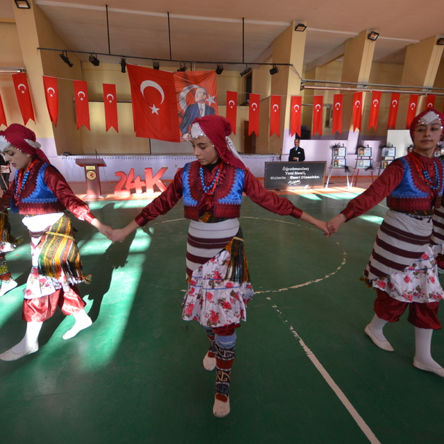 Kars'ın ilçelerinde Öğretmenler Günü kutlandı