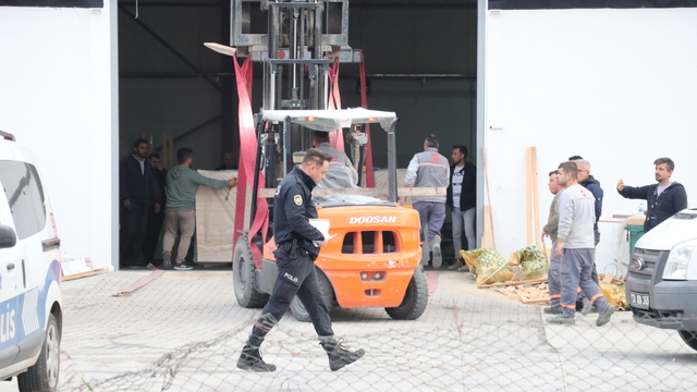 Denizli'de üzerine mermer düşen işçi öldü