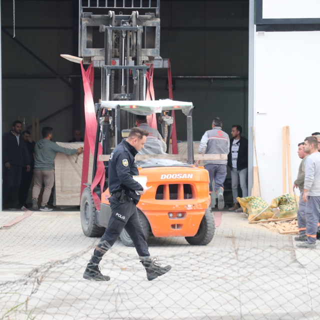 Denizli'de üzerine mermer düşen işçi öldü