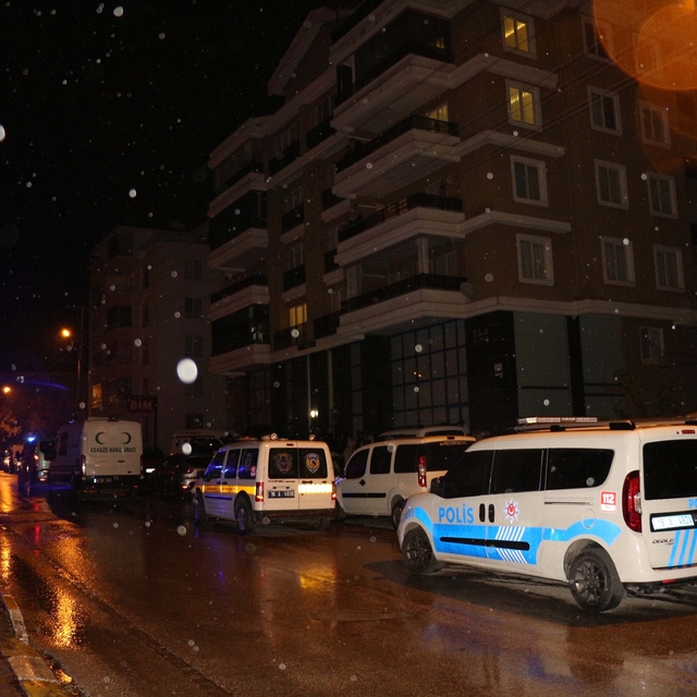 Çankırı'da tartıştığı eşini çocuklarının gözü önünde bıçakla öldürdü