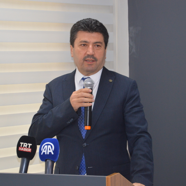Yabancı genç girişimciler Sakarya'da yöresel ürün merkezini gezdi