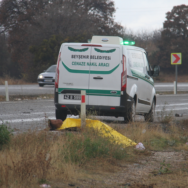 Konya'da tarlaya devrilen otomobil ve traktördeki 1 kişi öldü, 8 kişi yaral...