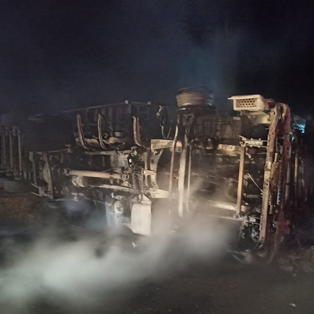 Afyonkarahisar'da devrilen tırın sürücüsü öldü