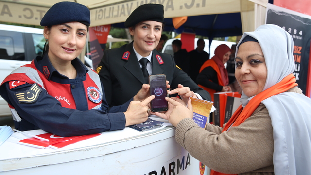 Aydın İl Jandarma Komutanlığı KADES bilgilendirme çalışması yaptı
