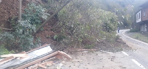 Rize'de heyelan; toprak altında kalan durak yıkıldı