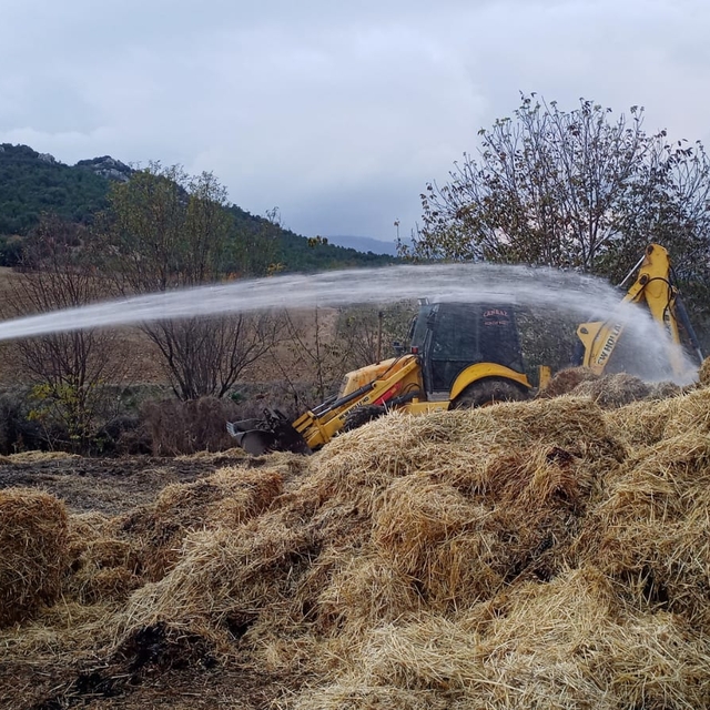 Burdur'da çıkan yangında  35 ton saman balyası yandı