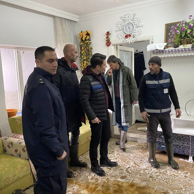 Çanakkale Valisi İlhami Aktaş, Yenice'de taşkın bölgesinde incelemede bulun...