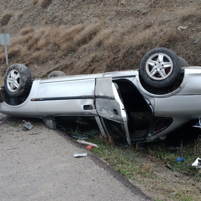 Beypazarı'nda takla atan otomobildeki 5 kişi yaralandı