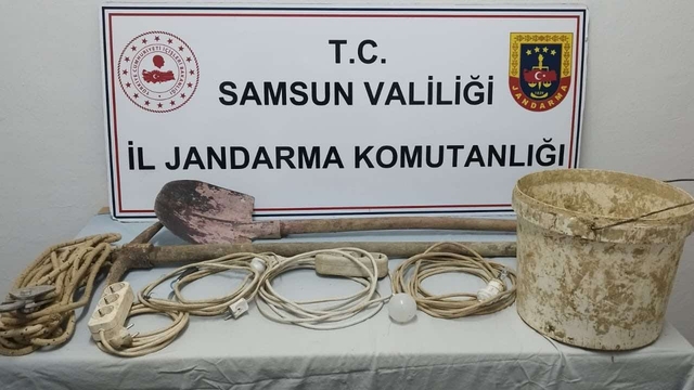 Metruk binada define kazısı yapan baba-oğula suçüstü