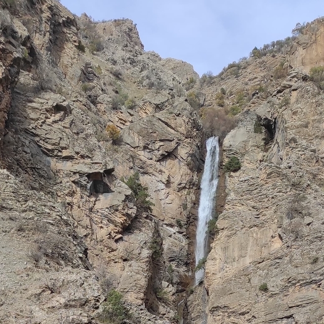 Van'daki Celkan Şelalesi her mevsimde doğaseverlere ev sahipliği yapıyor