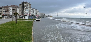 Yalova'da deniz ile kara birleşti; İDO seferleri iptal