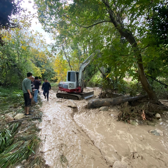 Muğla'da kuvvetli rüzgar ve sağanak yaşamı olumsuz etkiledi