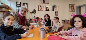 Sinoplu öğrenciler barış konulu karikatürleriyle İtalya'dan iki dünya birin...