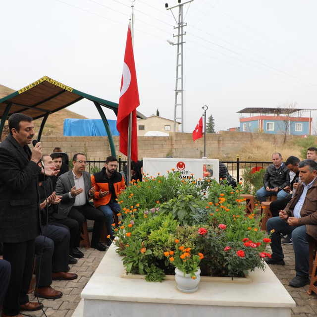 Şehit Teğmen Öztürkmen mezarı başında anıldı