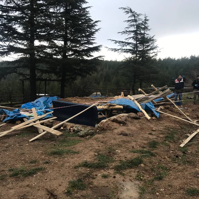 Konya'da yıkılan barakadaki 1 kişi öldü, 3 kişi yaralandı