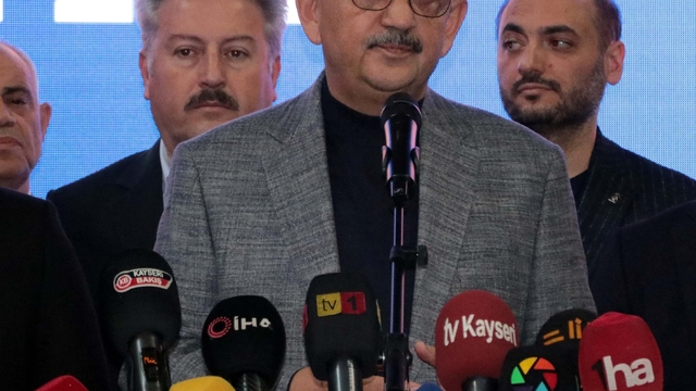 Bakan Özhaseki: Kol kola girip inşallah geleceği inşa edeceğiz