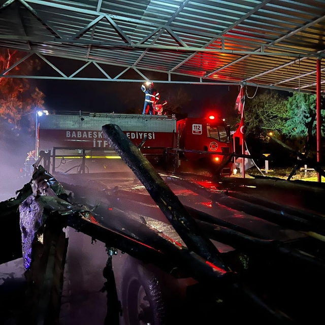 Babaeski'de odun yüklü römorkta çıkan yangın söndürüldü