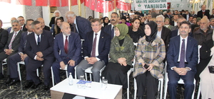 Gelecek Partisi Genel Başkanı Davutoğlu, partisinin Sakarya il kongresine k...