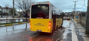 Aksaray'da kuvvetli rüzgar ve sağanak yaşamı olumsuz etkiledi