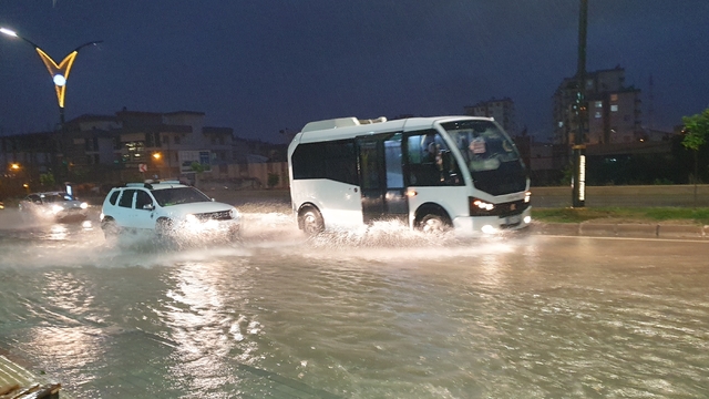 Osmaniye'de sağanak hayatı olumsuz etkiledi