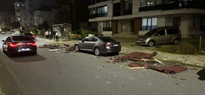 Rize'de etkili olan şiddetli rüzgarda 8 evin çatısı uçtu