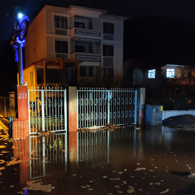 Kastamonu'da deniz taştı, sokaklar su altında kaldı