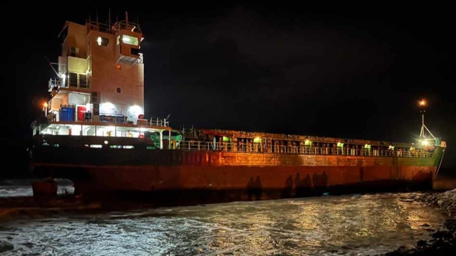 İnebolu'da yük gemisi karaya oturdu; 11 mürettebat kurtarıldı