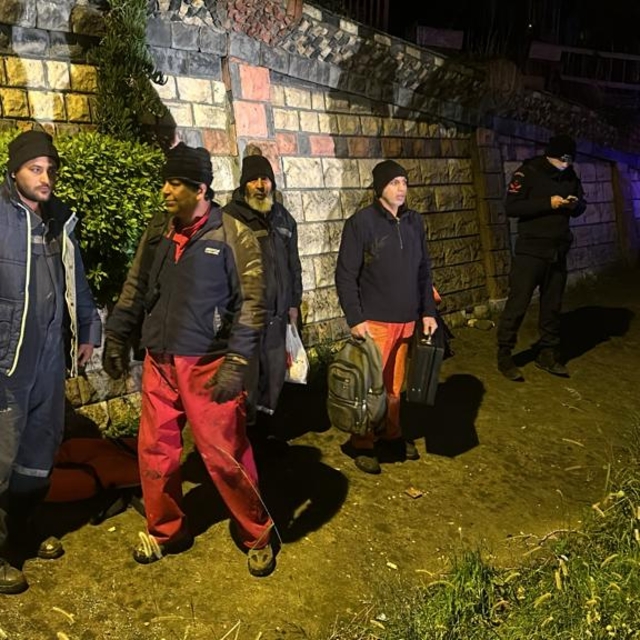 GÜNCELLEME 2 - Kastamonu'da yük gemisi karaya oturdu